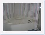 DSCN6106 * master bathroom with jacouzzi * 2288 x 1712 * (822KB)